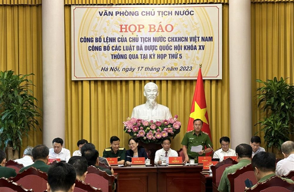 Công bố Luật sửa đổi, bổ sung một số điều của Luật Công an nhân dân và Luật về xuất nhập cảnh